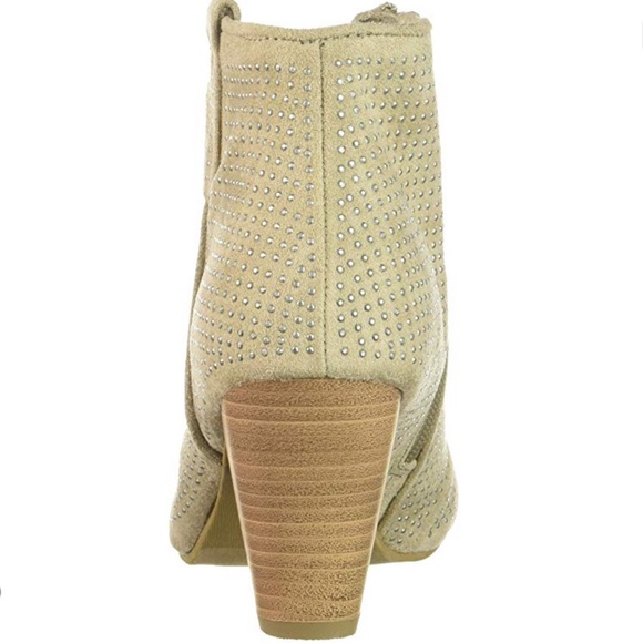 NIB Worth The Wait Tiny Studs Chic Ankle Bootie - Picture 7 of 7